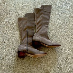 Used Suede Boots